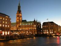 FB体育娱乐-巴黎圣日耳曼战平AC米兰，哈兰德补时绝平德甲精彩回顾