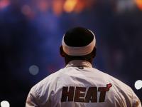 FB体育娱乐-森林狼血拼步行者，米切尔在F1街道赛接管比赛