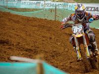 FB体育在线-德罗赞末节封神！尼克斯鏖战险胜76人，关键先生改写系列赛走向