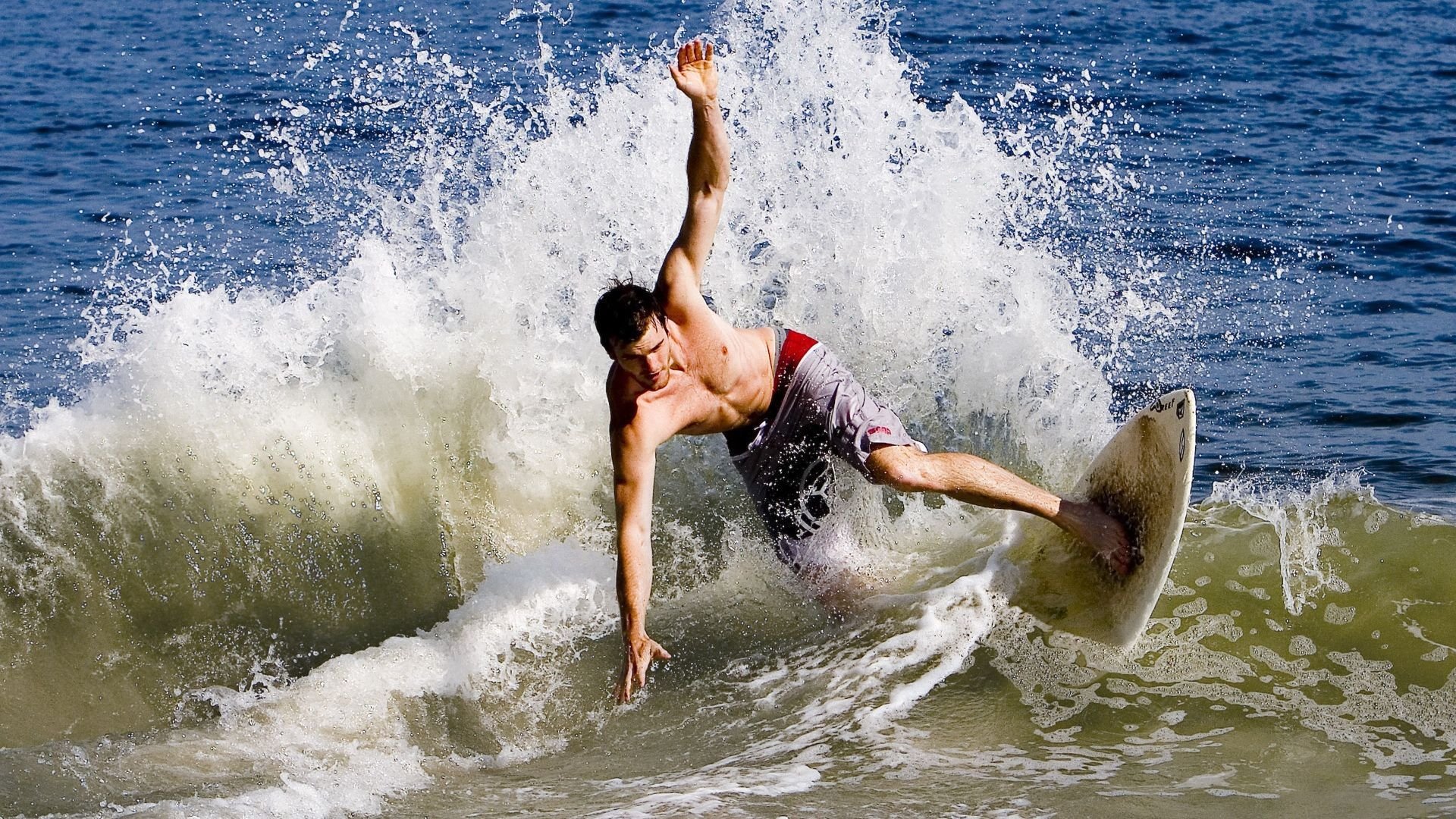 库里稳定输出不掉线,雄鹿压制北京队,跨领域竞技的唯一性启示