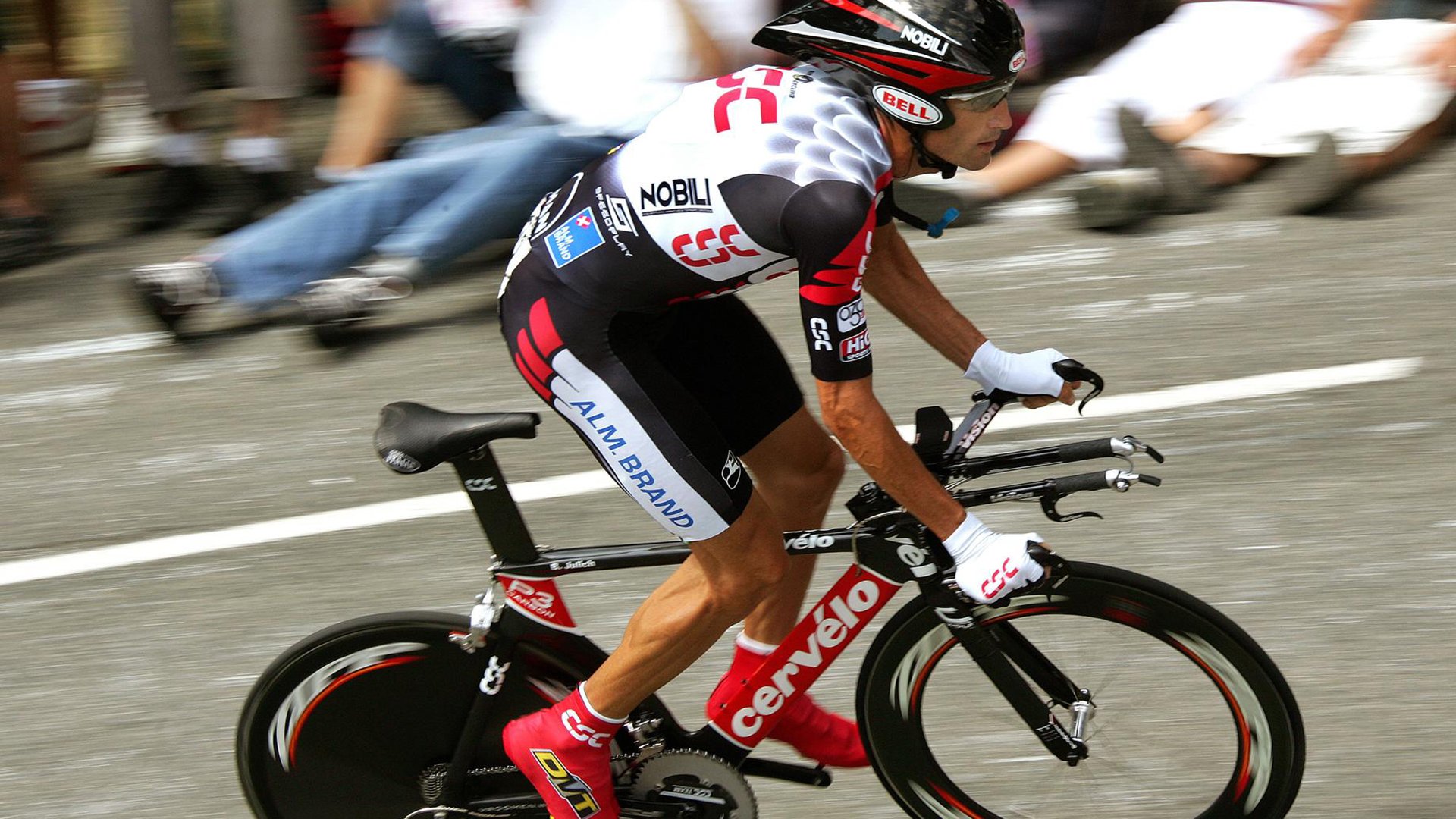 从卡马文加的关键时刻到韩国的惊天逆转,足球场上永不熄灭的火焰