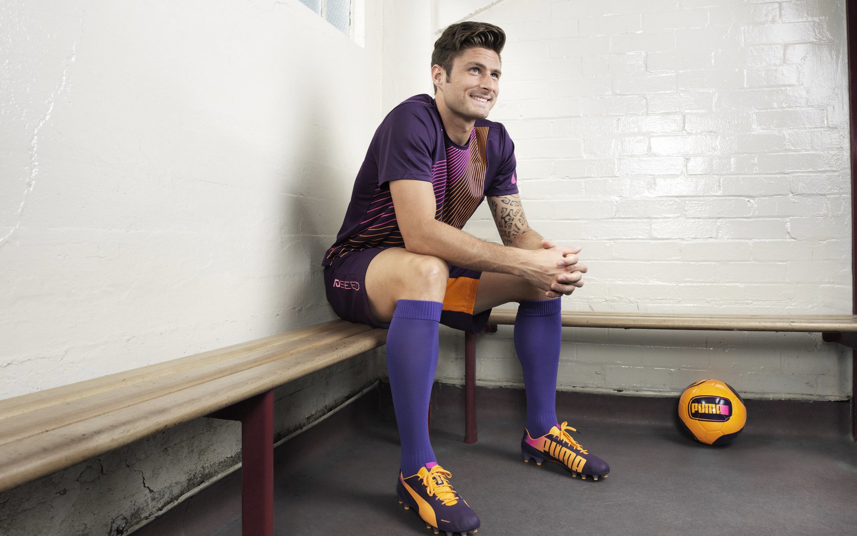 跨界奇迹,当萨拉赫的F1争冠引擎,点燃南非足球翻盘拜仁的传奇之夜