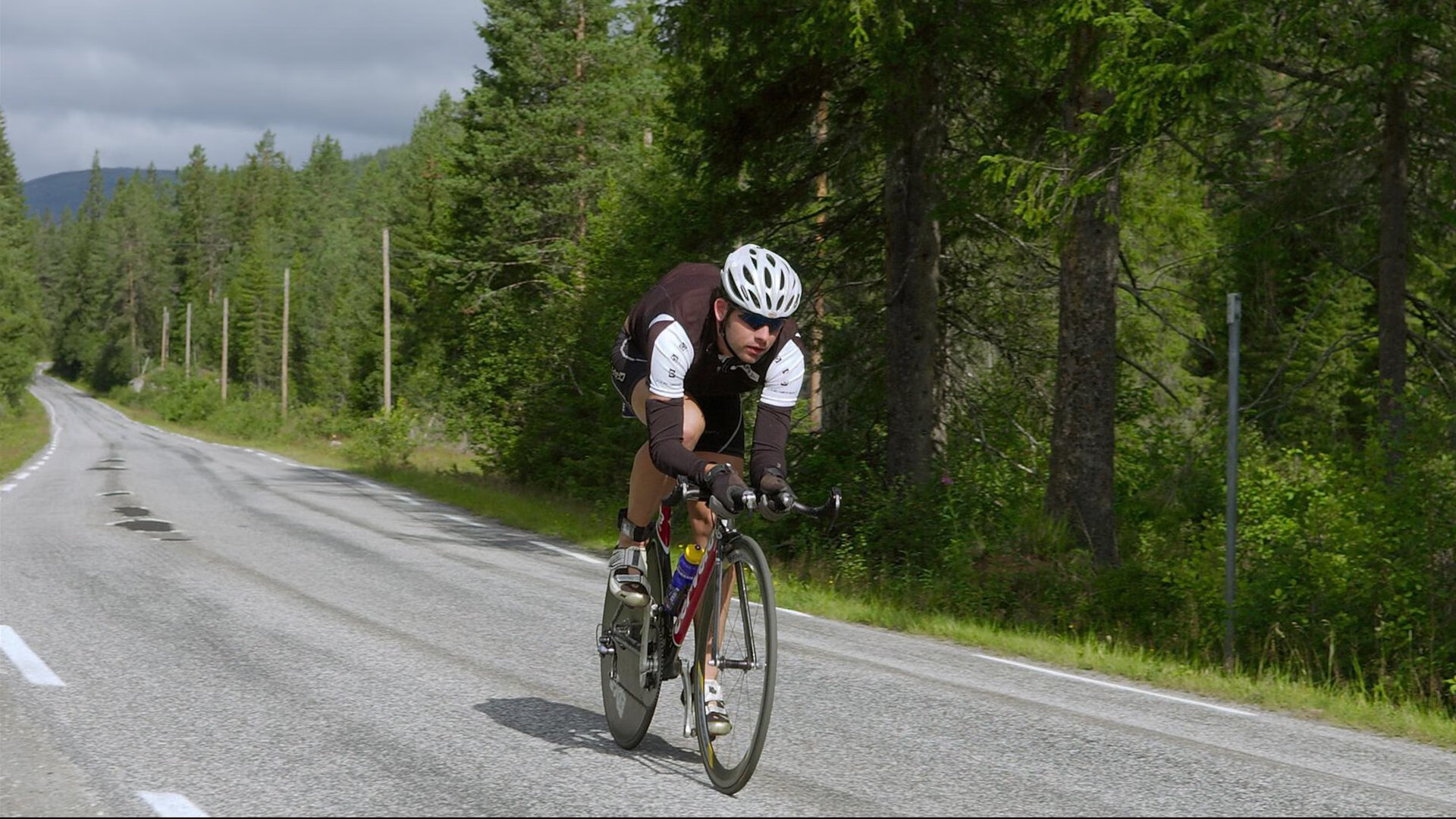 蒙特卡洛大师赛轻取法网，辛纳点燃赛场，一段关于唯一的网球叙事