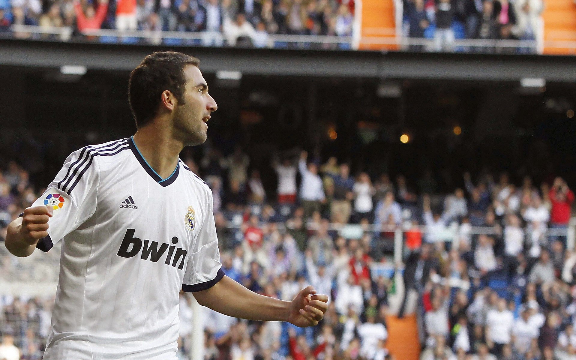 唯一绝杀，哈斯车队最后一圈逆袭阿斯顿马丁，皮亚斯特里孤独封王